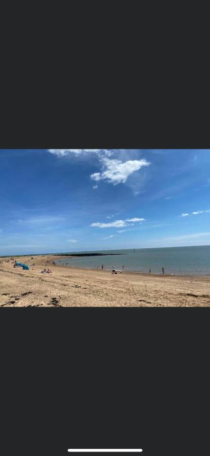 Summer Breeze Deluxe Caravan Rental Saint Osyth Dış mekan fotoğraf